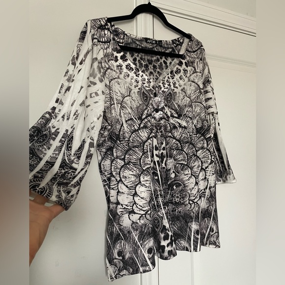 Apt 9 Womens Top 2X Peacock Print 3/4 Sleeve Artsy V Neck Black and White Casual - Picture 3 of 16